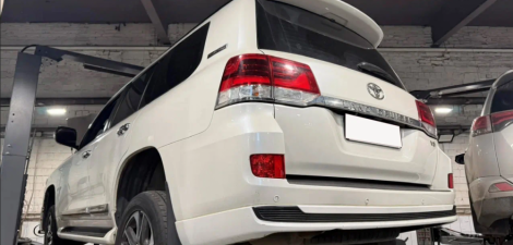 Замена масла в автоматической коробке передач (АКПП) на Toyota Land Cruiser 200 2020 года выпуска