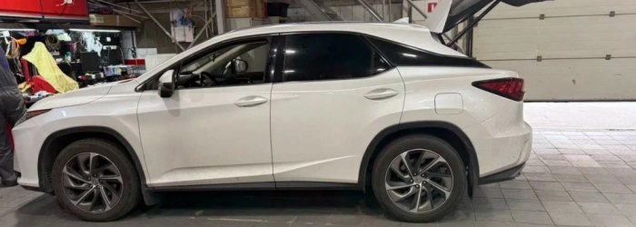 Ремонт Lexus RX350 (2016 г., 11 300 км) замена амортизатора крышки багажника