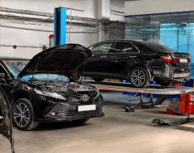 Замена лобового стекла и покраска крыши Тойота в центре малярно - кузовных работ RRV в Санкт-Петербурге