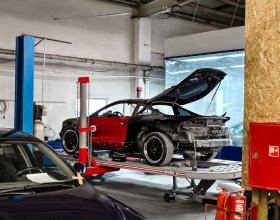 Стапельные работы Mitsubishi Eclipse в центре малярно - кузовных работ RRV в Санкт-Петербурге